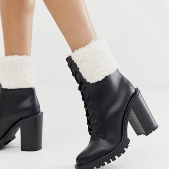ASOS Chunky Boots Sz 10 Black Earlsfield Borg Lace Up Lug Sole 90s Y2K - Picture 1 of 15